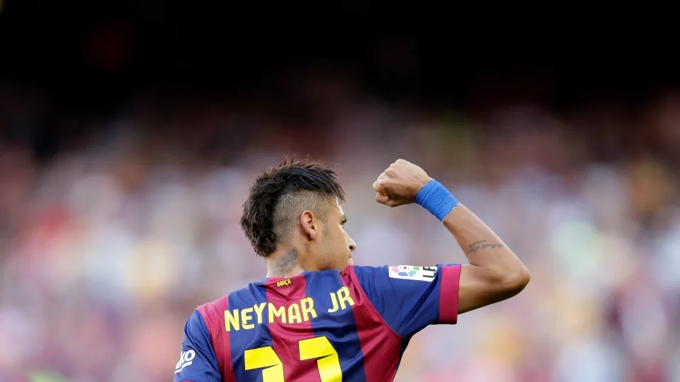 Que fase! Pela primeira vez na carreira, Neymar emenda seis jogos seguidos com gols