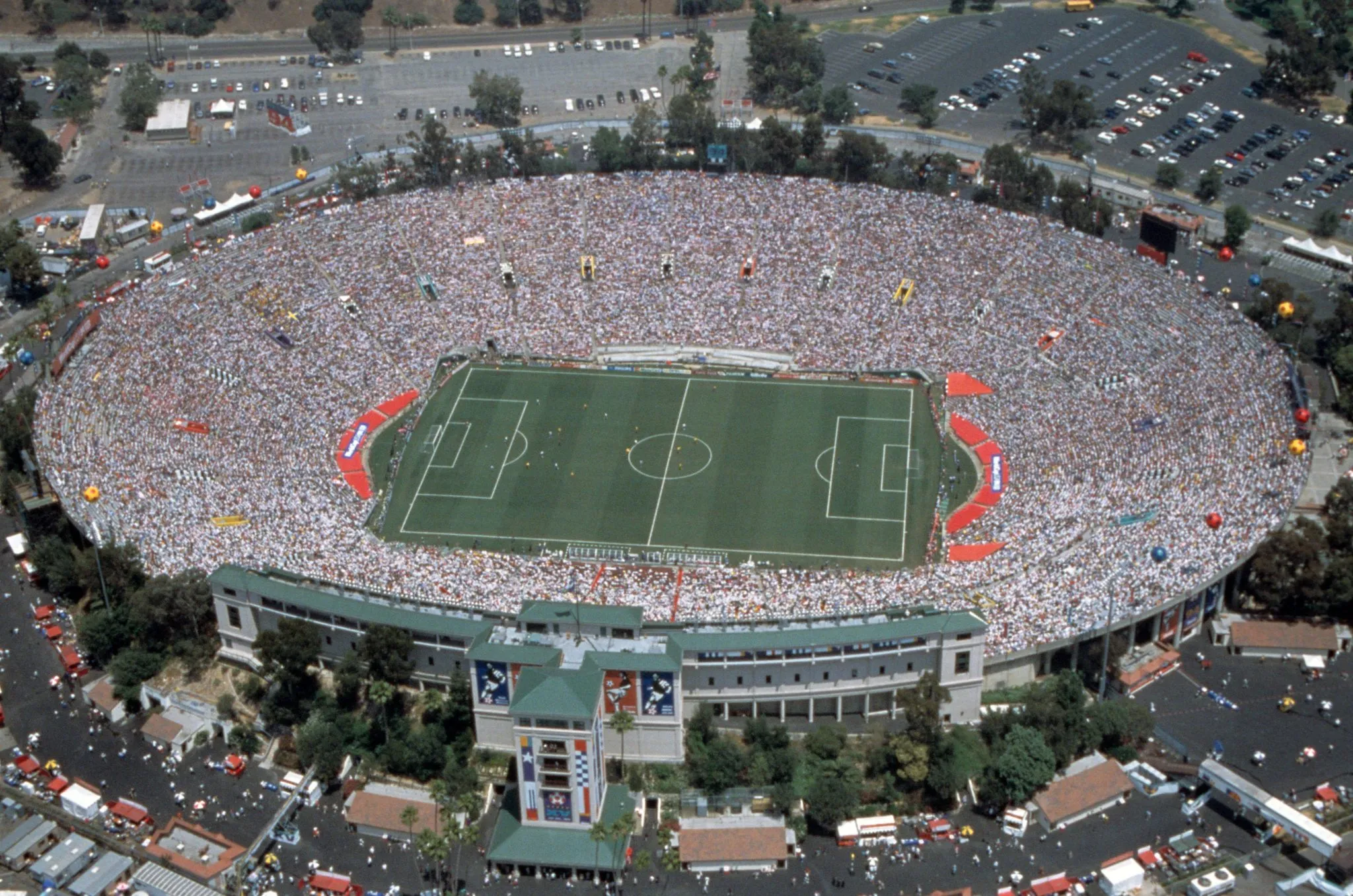 Est&aacute;dio Rose Bowl, palco do tetracampeonato brasileiro, durante a final da Copa do Mundo dos Estados Unidos, em 1994 (Foto: IMAGO / BSR Agency)