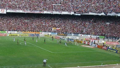 A 2 km da Batalha dos Aflitos, Santa Cruz subia pela S&eacute;rie A em 2005