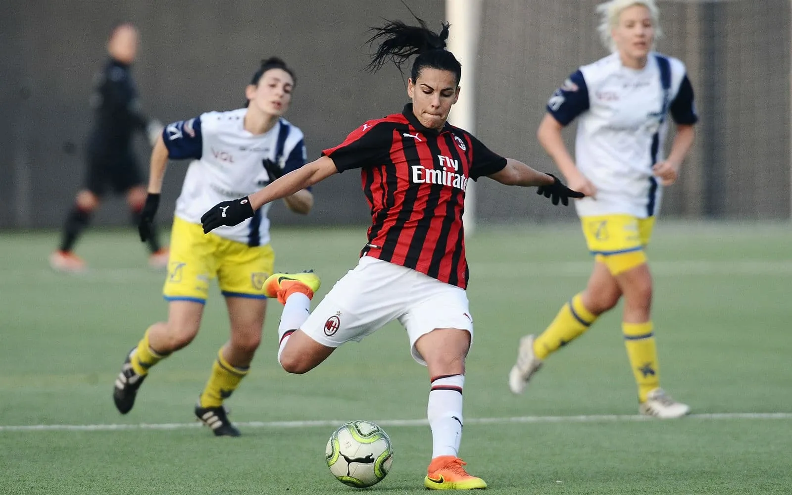 A experi&ecirc;ncia de Thaisa no rec&eacute;m-criado time feminino do Milan: &ldquo;Comecei a enxergar o futebol de outra maneira&rdquo;