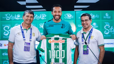 Para ajudar v&iacute;timas no RS, Nen&ecirc; faz rifa de camisa hist&oacute;rica e questiona CBF