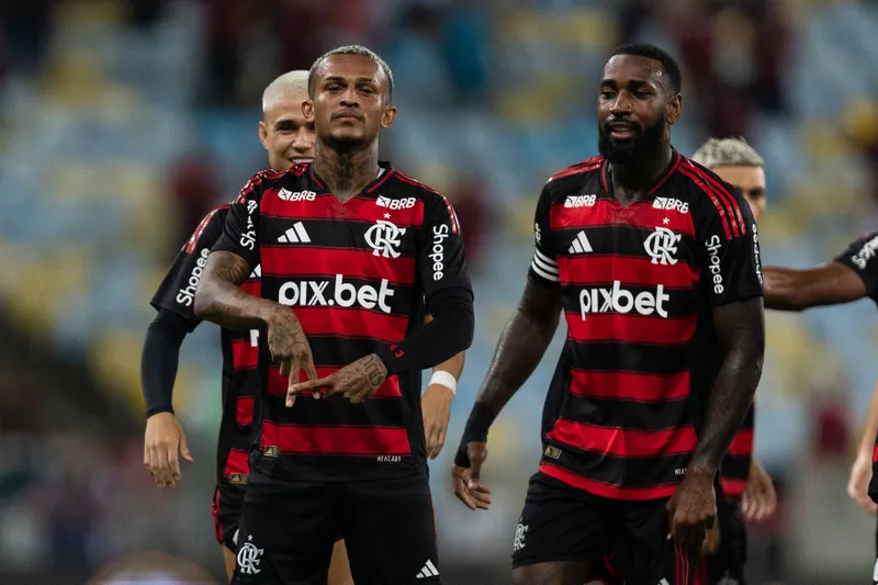Wesley celebra gol pelo Flamengo