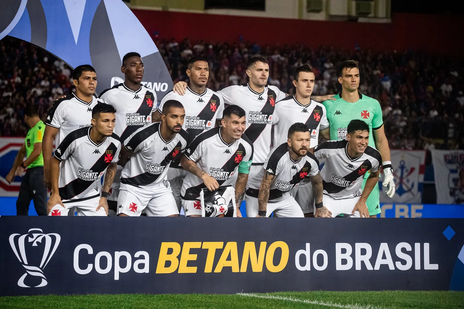 Como o Vasco precisou de tr&ecirc;s esquemas t&aacute;ticos diferentes durante vit&oacute;ria sobe o Marc&iacute;lio Dias