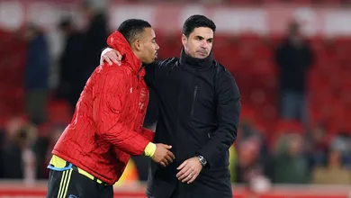 Arteta abra&ccedil;a Gabriel Jesus no Arsenal e cr&ecirc; em volta por cima do atacante brasileiro