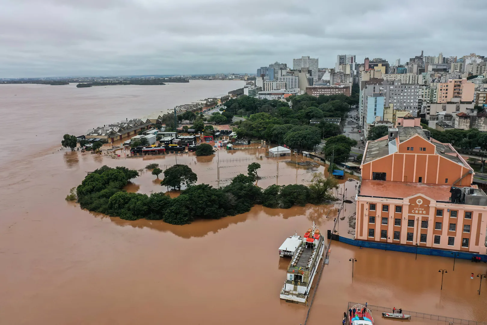 (240504) &mdash; PORTO ALEGRE, May 4, 2024 &mdash; This photo taken on May 3, 2024 shows a view of flooded urban area in Porto Ale