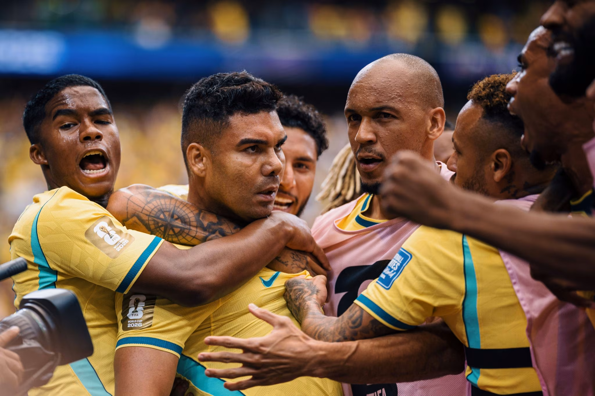 Sele&ccedil;&atilde;o brasileira celebra gol de Casemiro contra o Jap&atilde;o (Foto: IMAGO / Fotoarena)