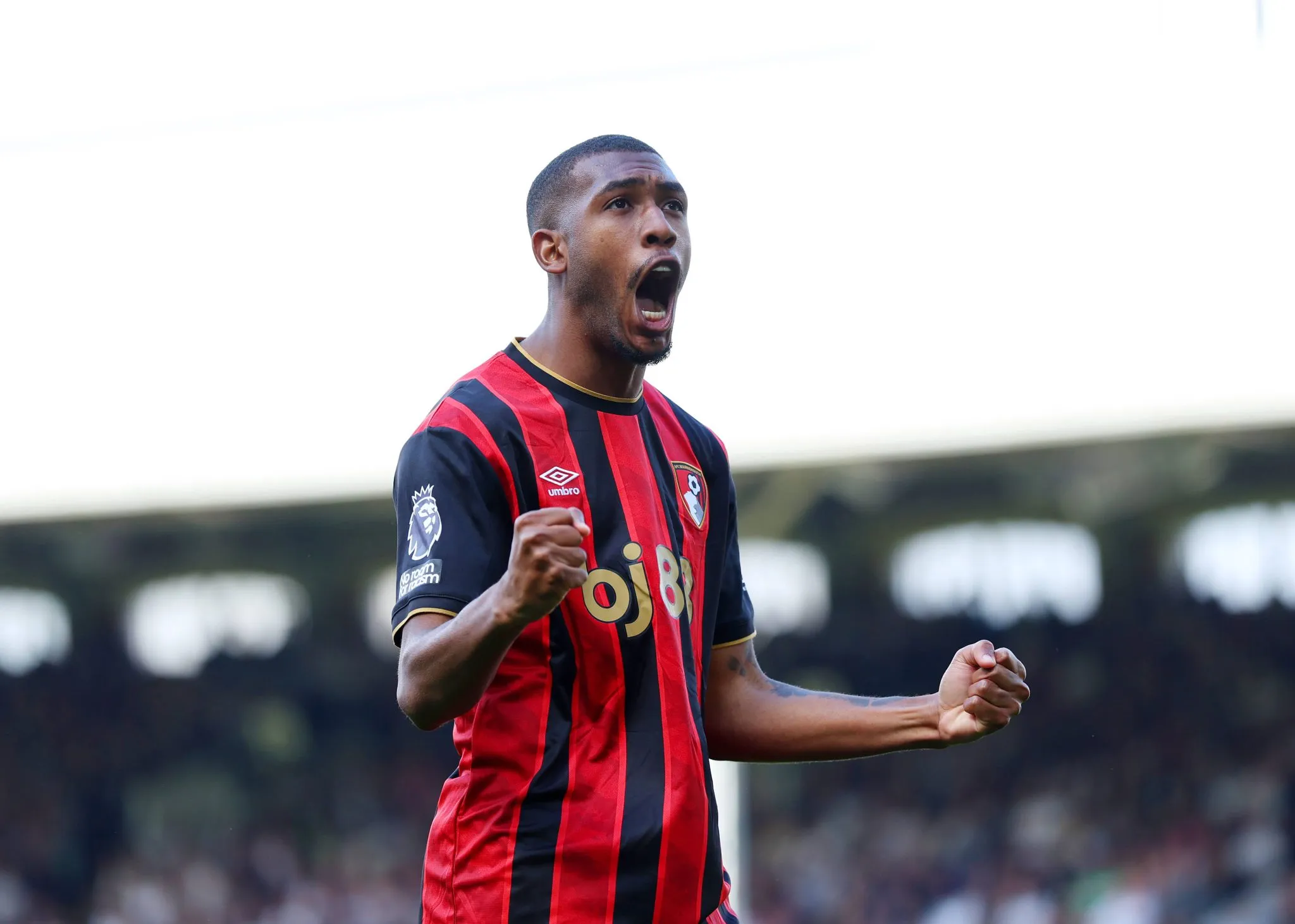 Com Sele&ccedil;&atilde;o de olho, Rayan decide e mant&eacute;m sonho improv&aacute;vel do Bournemouth vivo