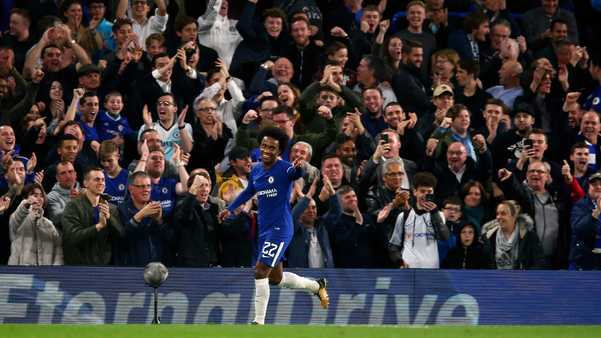 Everton foi mais indigesto que se esperava, mas Chelsea avan&ccedil;a com gola&ccedil;o de Willian