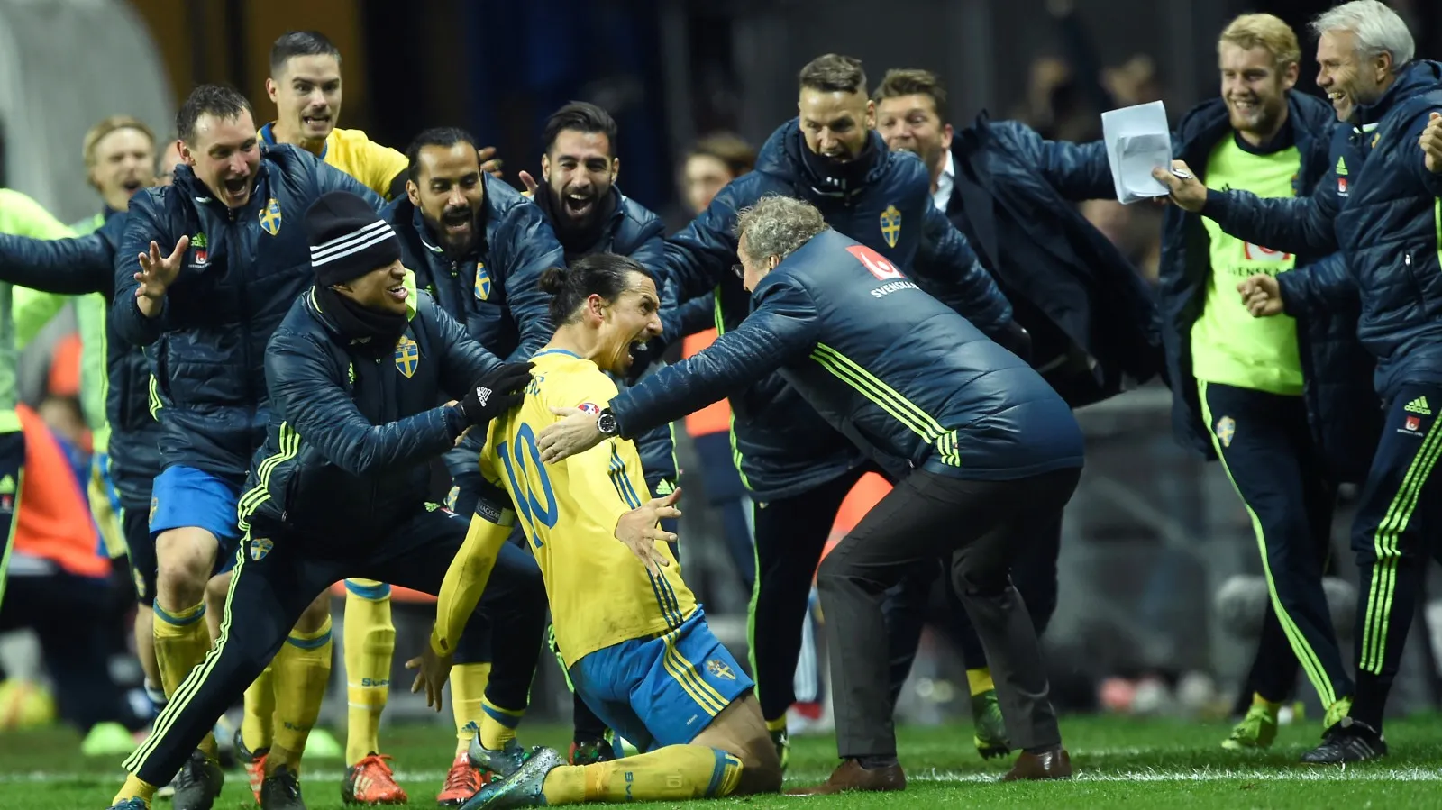 Ibra encarnou o orgulho sueco para levar seu pa&iacute;s a mais uma Eurocopa
