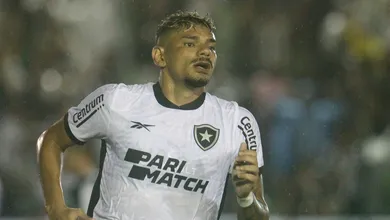 Tiquinho e J&uacute;nior Santos comandam goleada do Botafogo, que fica perto da Ta&ccedil;a Rio