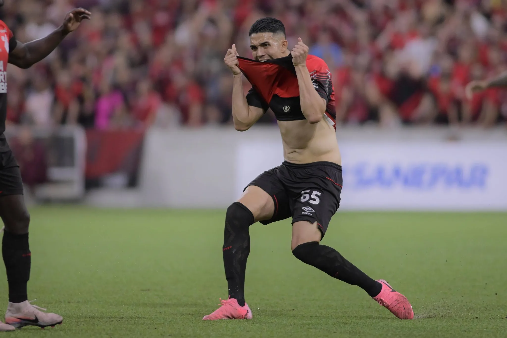 Arthur Dias em a&ccedil;&atilde;o pelo Athletico Paranaense