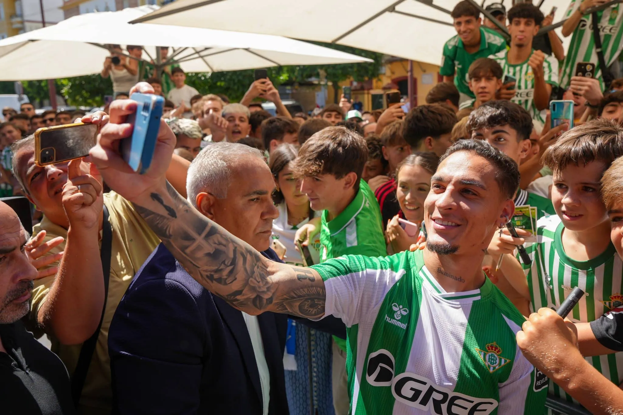 Betis prepara homenagem a Antony com refer&ecirc;ncia &agrave; tatuagem do jogador
