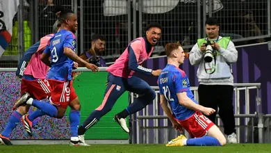 Em jogo maluco, Lyon ri por &uacute;ltimo, vence Toulouse (de virada) e segue firme em sua campanha de recupera&ccedil;&atilde;o