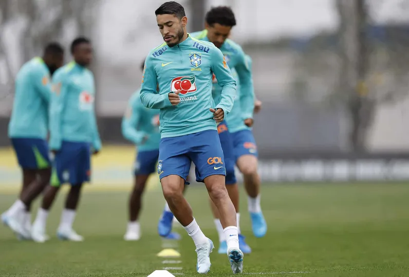 William, do Cruzeiro, treinando na Sele&ccedil;&atilde;o Brasileira