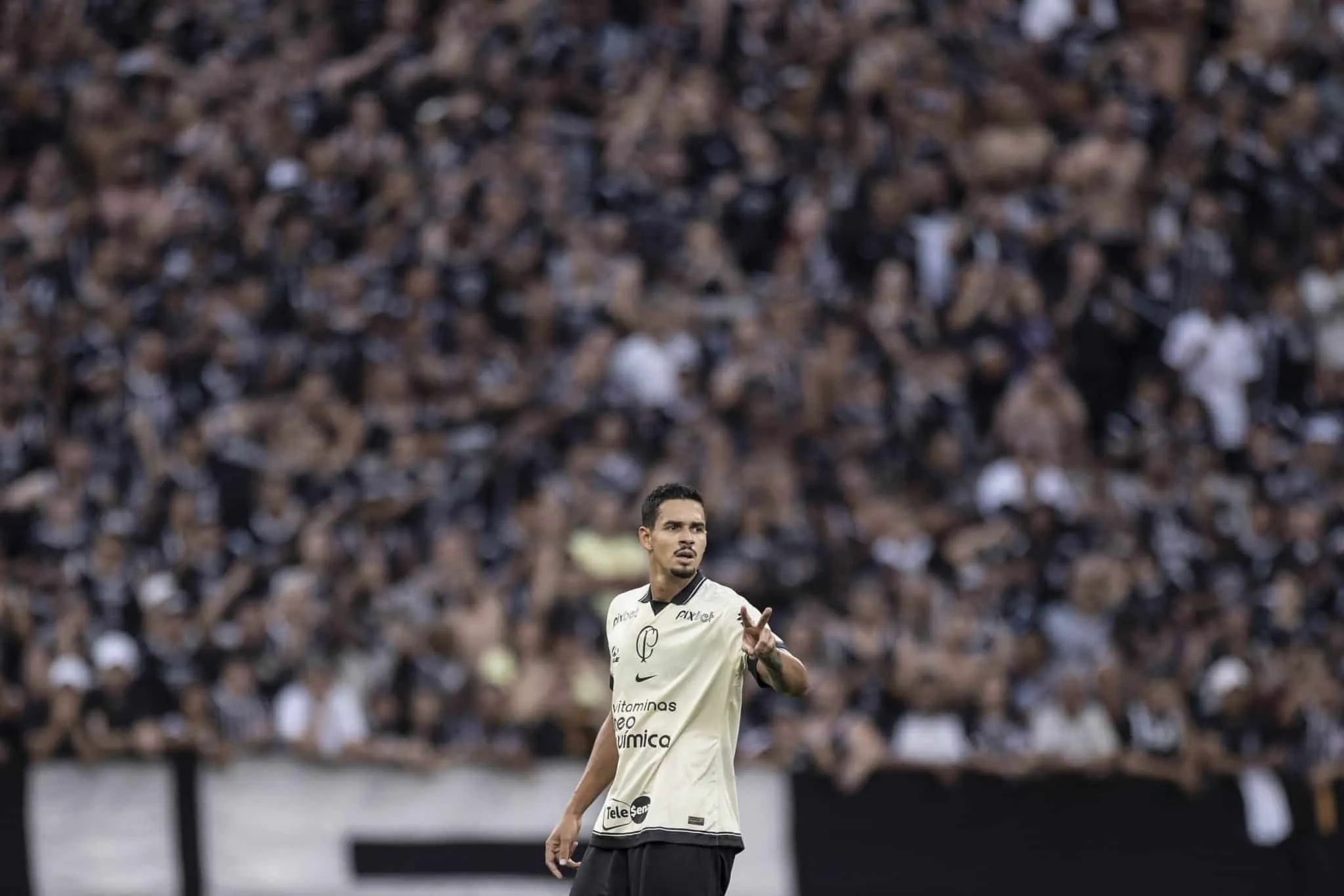 Sumi&ccedil;o de Augusto, cobran&ccedil;a a Rub&atilde;o: Lucas Ver&iacute;ssimo d&aacute; sua vers&atilde;o e coloca Corinthians em maus len&ccedil;ois