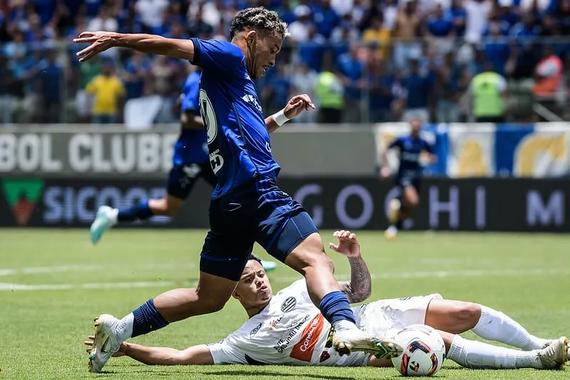 Juan Christian atuando com a camisa do Cruzeiro