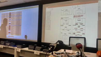 Bielsa convocou uma entrevista para explicar a espionagem da maneira mais Bielsa poss&iacute;vel