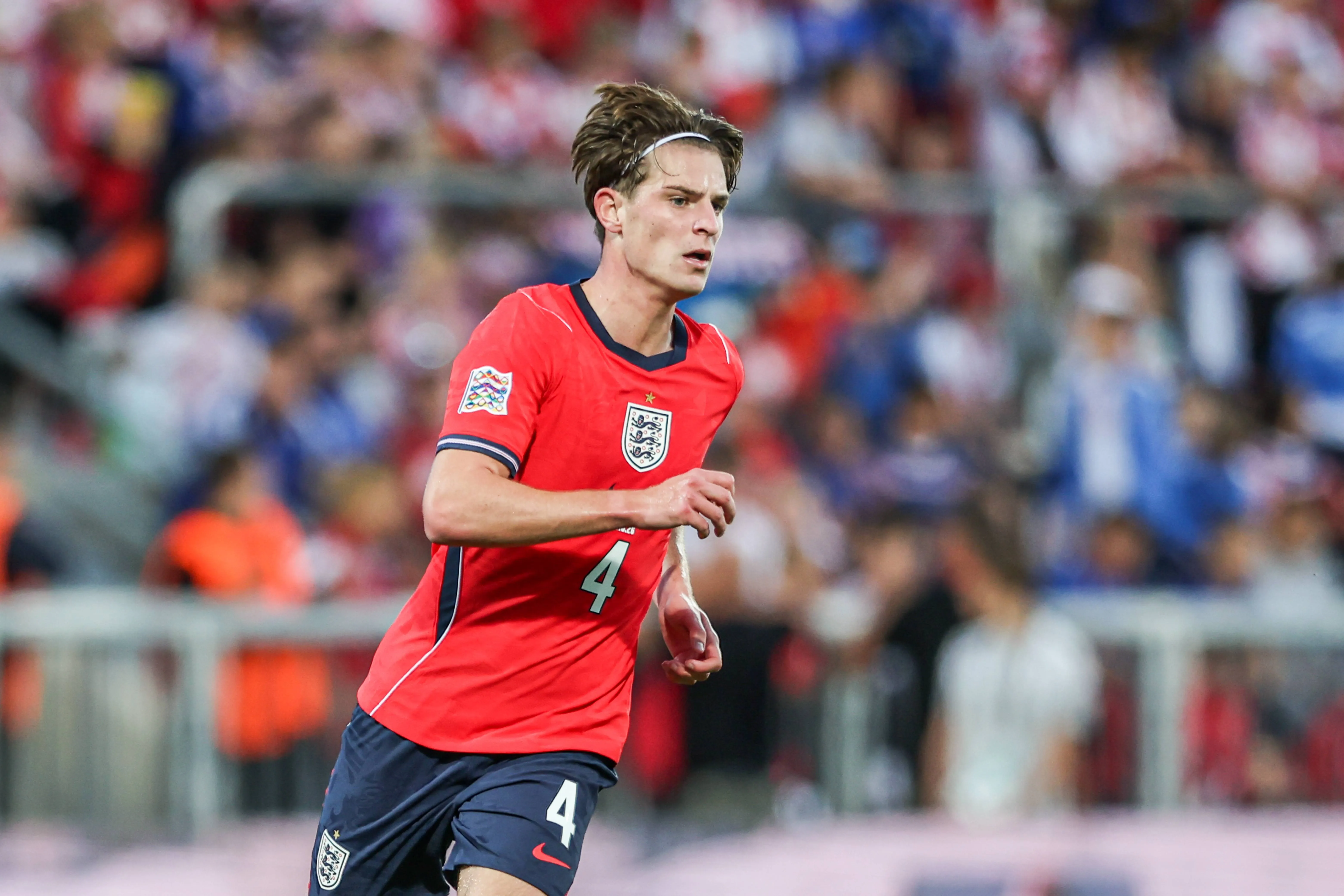 Alex Scott em jogo da Inglaterra