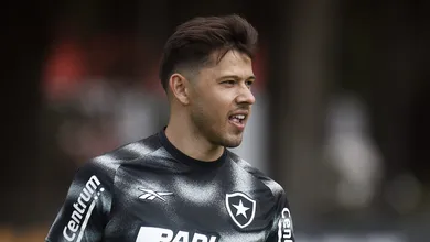 Hern&aacute;ndez e Romero voltam a treinar no Botafogo ap&oacute;s afastamento por indisciplina