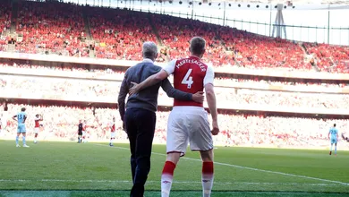 Mertesacker: &ldquo;Eu nunca conheci um treinador que acreditasse tanto na sua equipe quanto Wenger&rdquo;