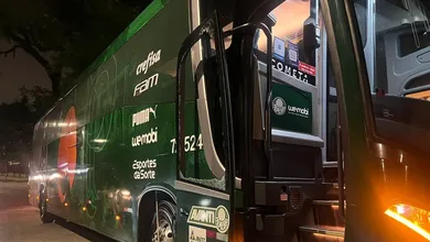 &Ocirc;nibus que levava Palmeiras feminino para premia&ccedil;&atilde;o por t&iacute;tulo &eacute; apedrejado em rodovia