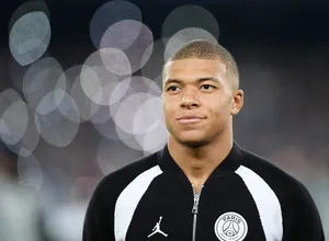 Mbapp&eacute;, sobre Messi e Cristiano Ronaldo: &ldquo;Ainda n&atilde;o h&aacute; ningu&eacute;m melhor&rdquo;