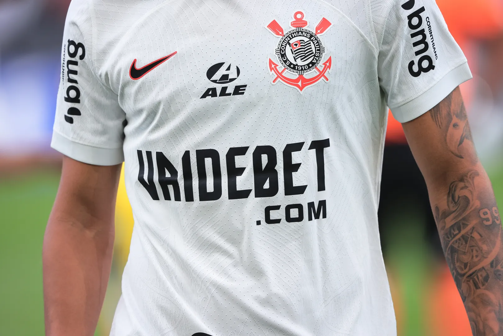 Principal anuncio do Corinthians em 2024, nova patrocinadora pode ter que depositar valores &agrave; concorrente
