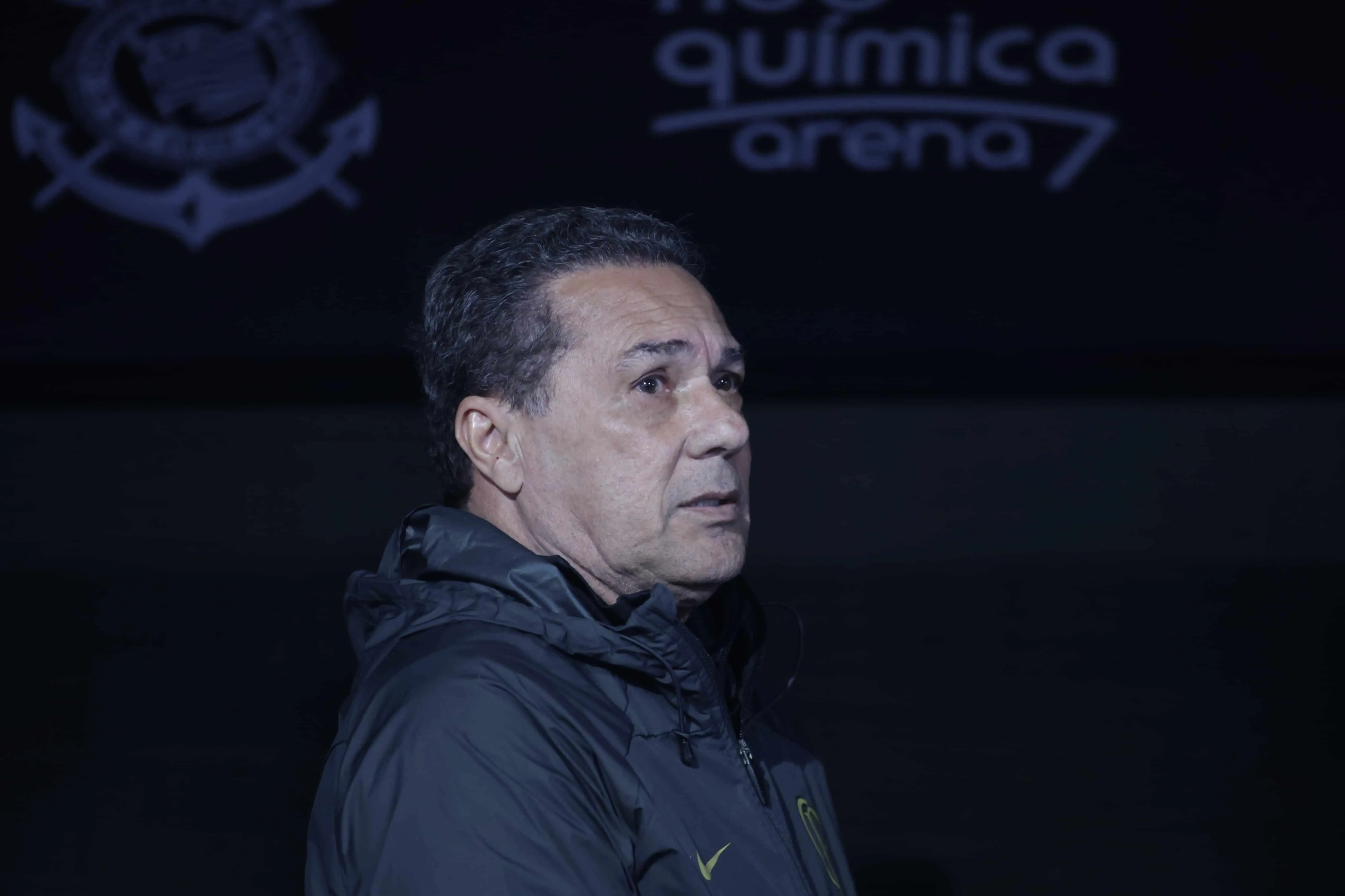 Corinthians enfrenta o Palmeiras com um questionado Luxemburgo no banco de reservas