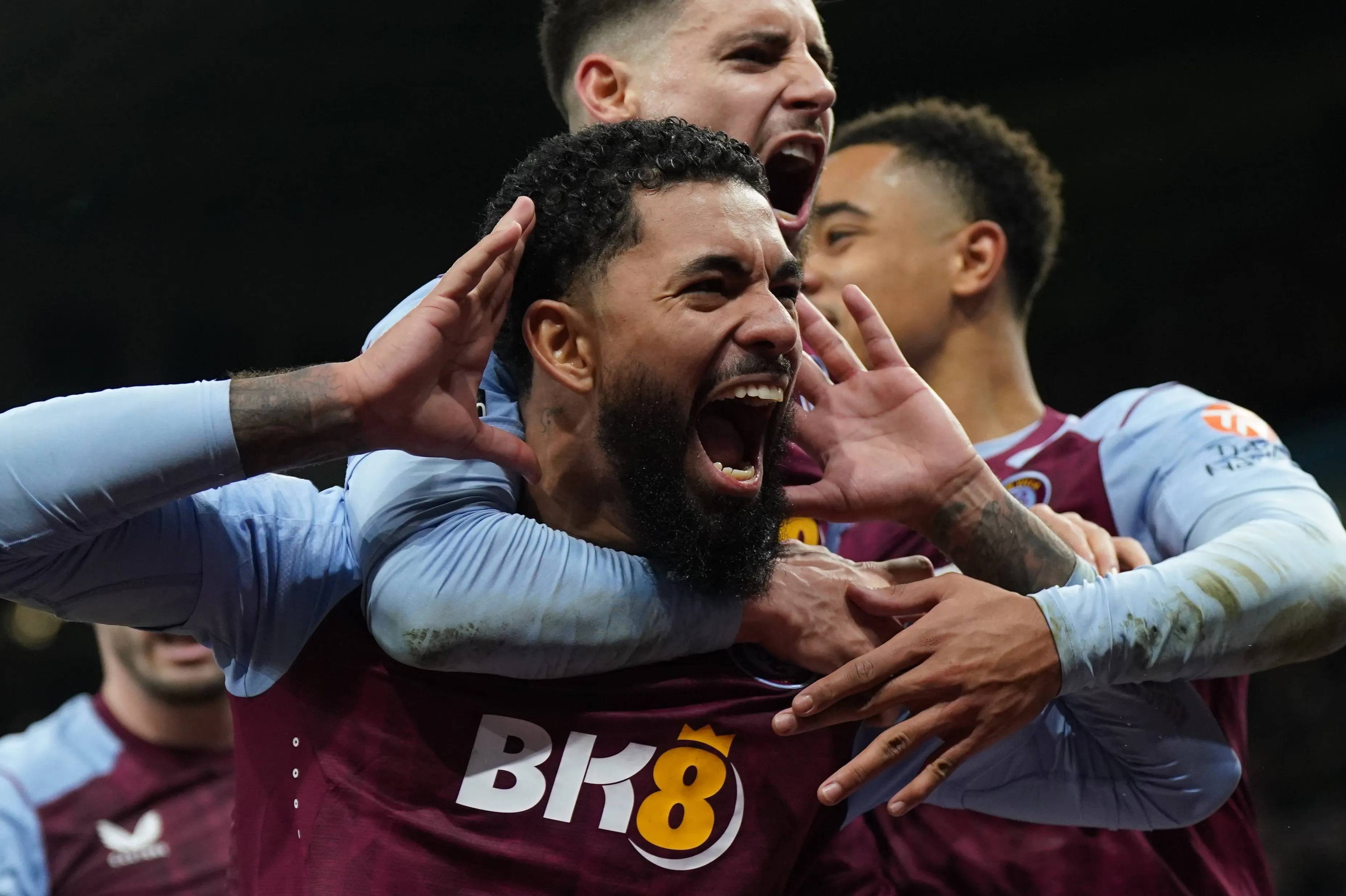 Um na boca do inferno e outro na boca do c&eacute;u: Everton e Aston Villa fazem jogo dos opostos