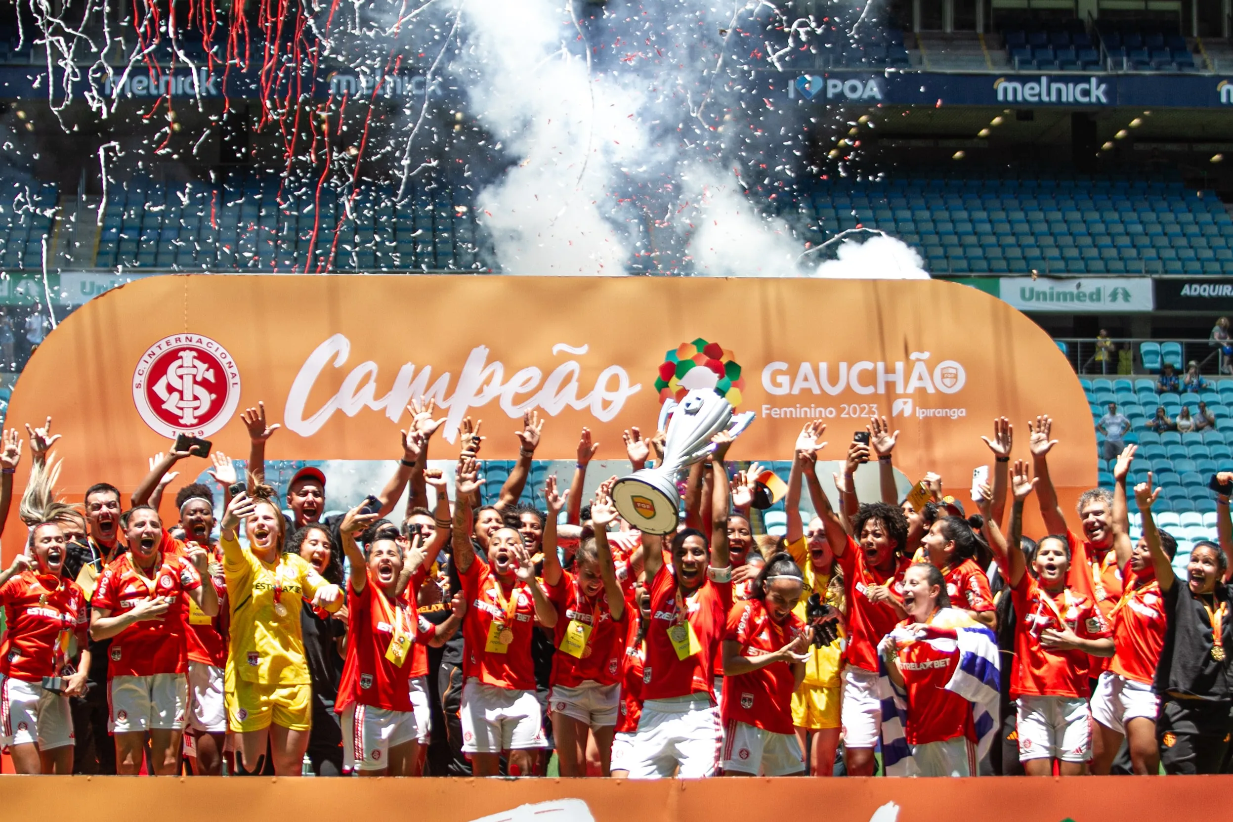 Internacional segura Gr&ecirc;mio e retoma hegemonia no Gauch&atilde;o Feminino