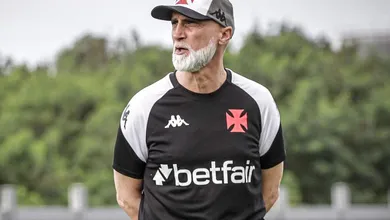 Sem Payet e Vegetti, como &Aacute;lvaro Pacheco pode escalar o Vasco contra o Juventude?