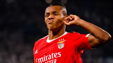 David Neres aguarda a&ccedil;&atilde;o do PSG para definir futuro na janela