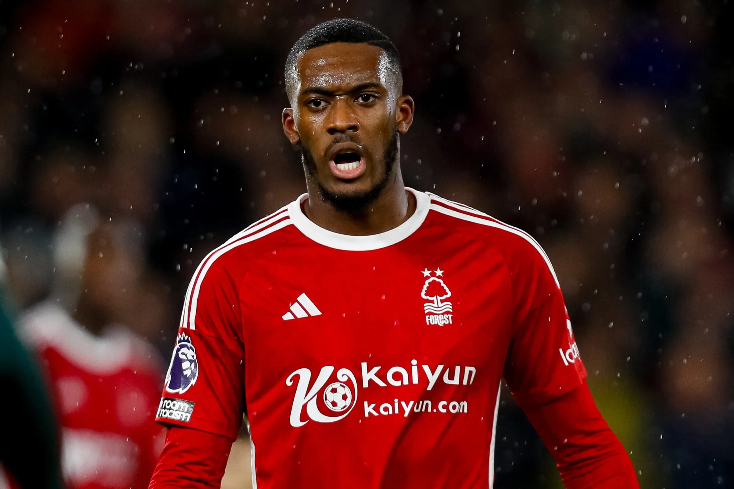 Callum Hudson-Odoi fala pela 1&ordf; vez sobre acusa&ccedil;&otilde;es de envolvimento com bilion&aacute;rio do tr&aacute;fico sexual