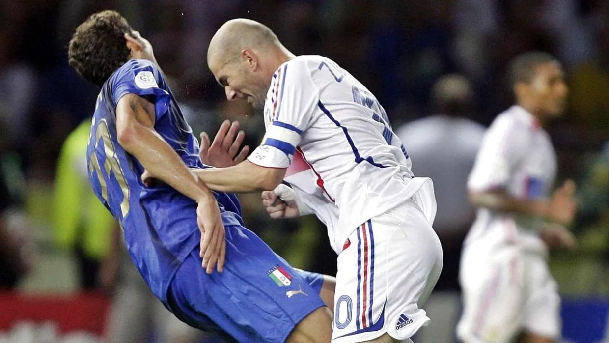 Torcida do Kerala Blasters usar&aacute; m&aacute;scaras de Zidane para protestar contra Materazzi