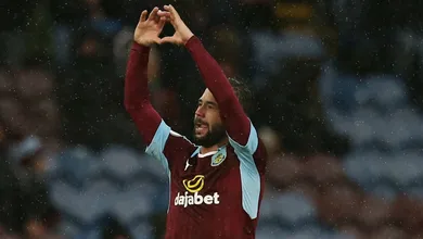 Defour esbanjou classe neste gola&ccedil;o por cobertura pelo Burnley
