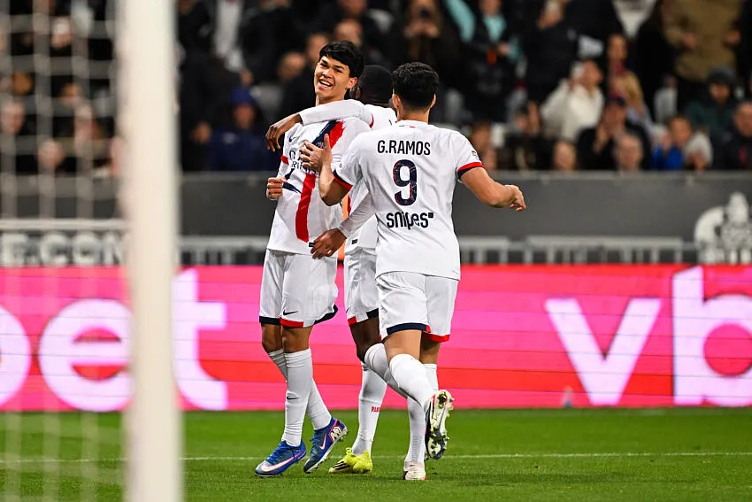 Dro comemora gol pelo PSG