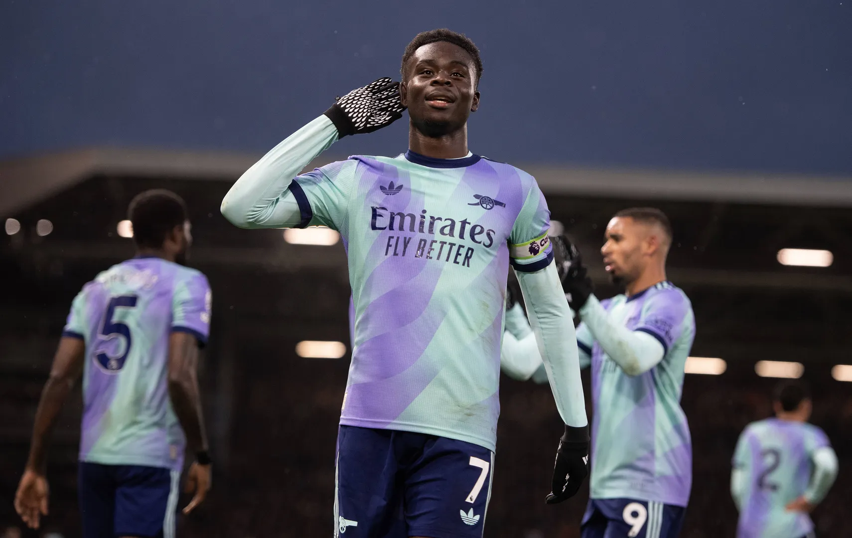 Bukayo Saka afirma estar revigorado e motivado no Arsenal ap&oacute;s longo per&iacute;odo de recupera&ccedil;&atilde;o em decorr&ecirc;ncia de um problema em sua coxa