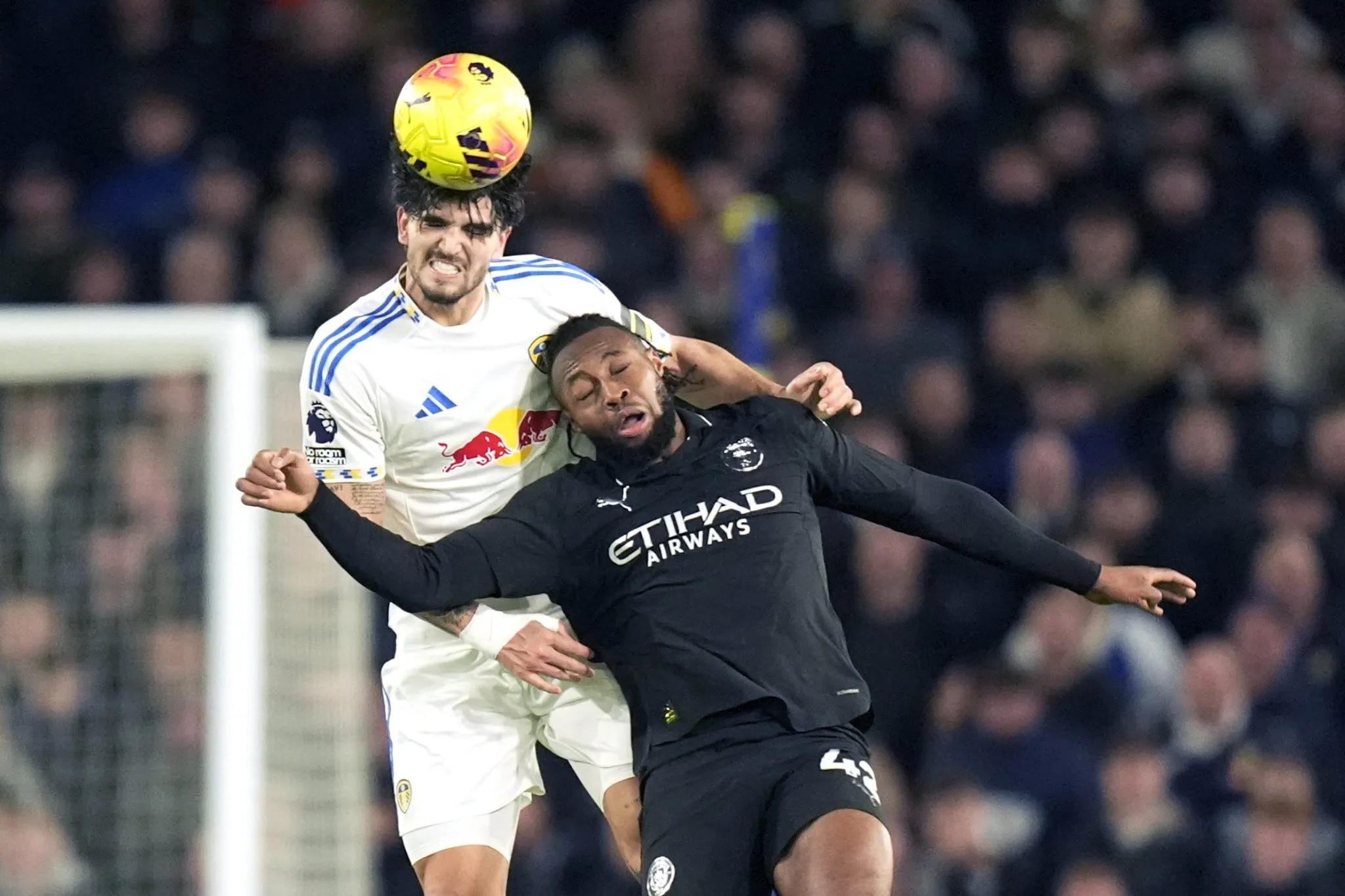 Semenyo em partida contra o Leeds