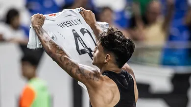 Saiba como ser&aacute; a terceira camisa do Santos para a temporada 2024/2025