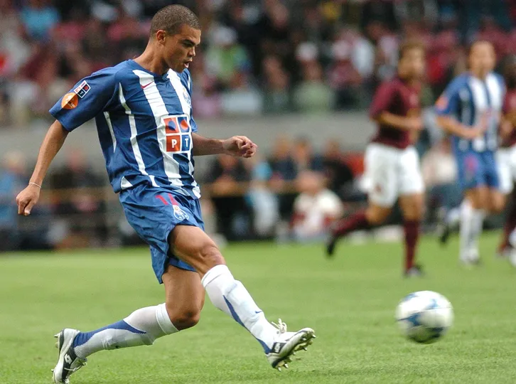 Pepe em a&ccedil;&atilde;o pelo Porto em 2005, durante sua primeira passem. Foto: Icon Sport