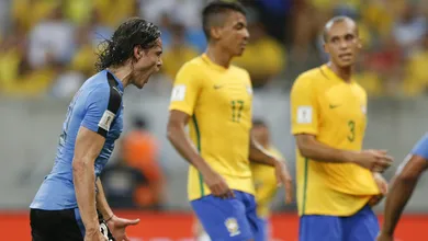 &Uacute;nico momento de inspira&ccedil;&atilde;o do Brasil no empate com o Uruguai veio das individualidades