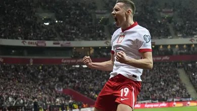 Pol&ocirc;nia goleia e disputar&aacute; vaga para grupo da morte da Eurocopa