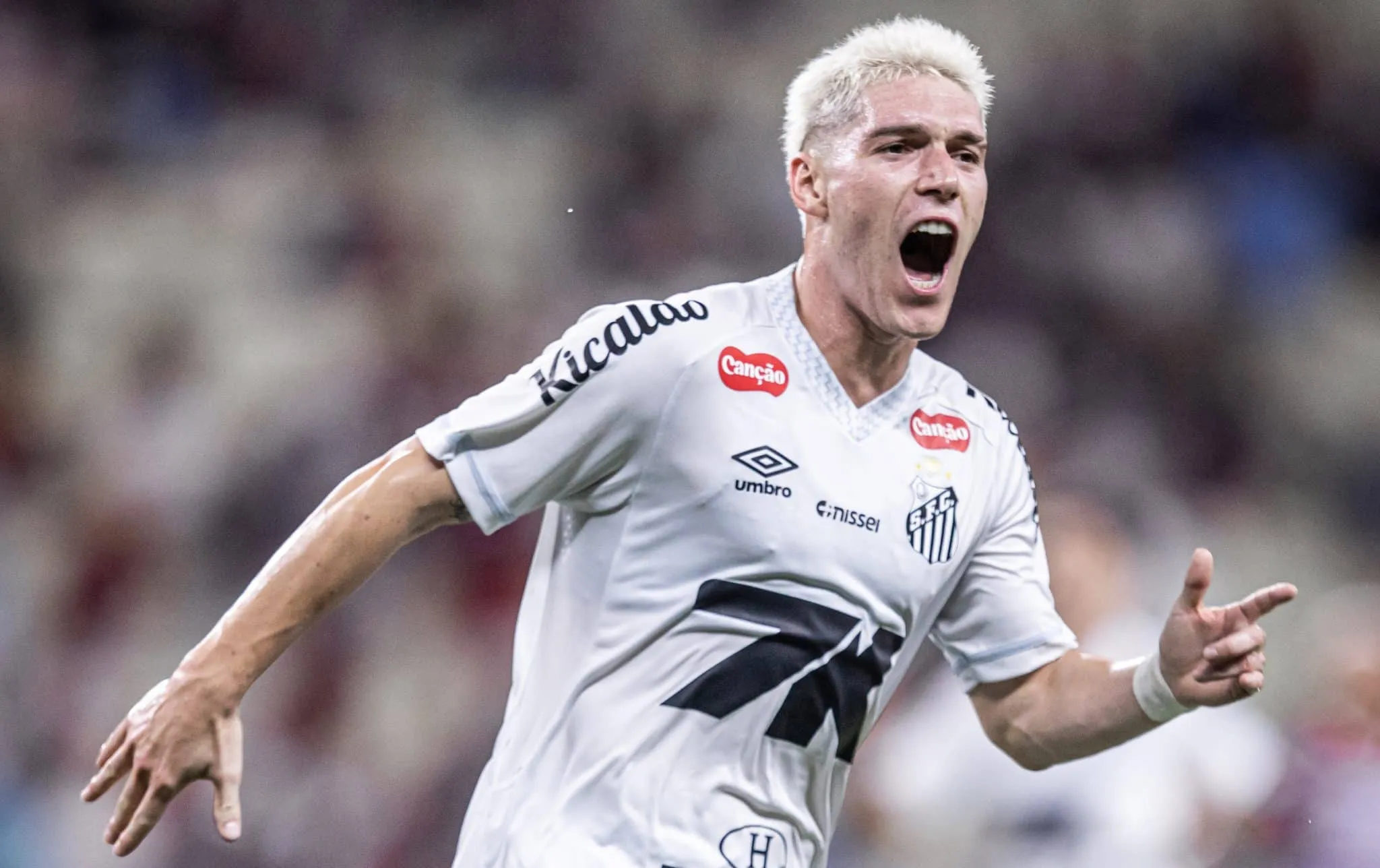 Rollheiser comemora gol contra o Fortaleza