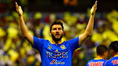 Este gola&ccedil;o de Gignac mostra por que ele &eacute; tratado como super her&oacute;i no M&eacute;xico