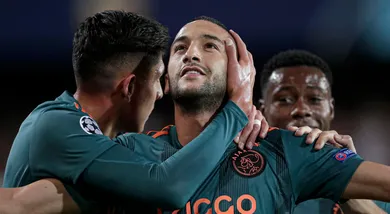 Em mais uma grande atua&ccedil;&atilde;o ofensiva do Ajax, Ziyech roubou a cena com seu gola&ccedil;o no Mestalla