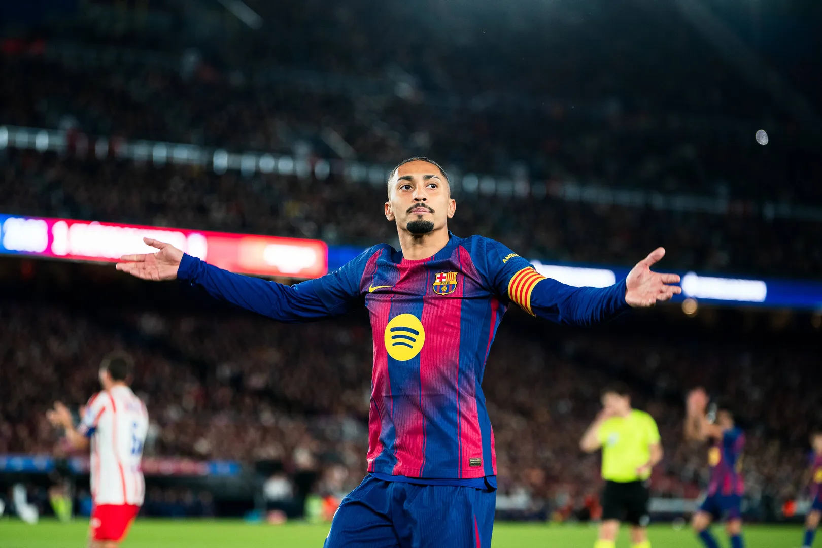 Raphinha comemora gol do Barcelona