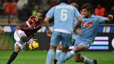 Em 2008, duelos entre Milan e Napoli tiveram algozes brasileiros e topo realcan&ccedil;ado por Ronaldinho