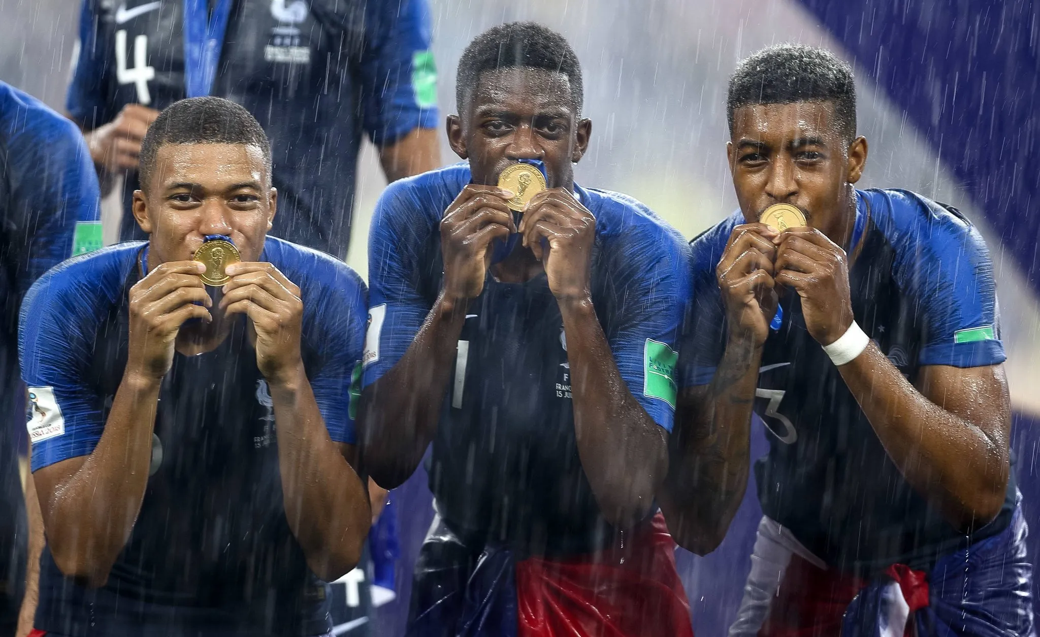 Mbapp&eacute; e Demb&eacute;l&eacute; foram campe&otilde;es do mundo em 2018