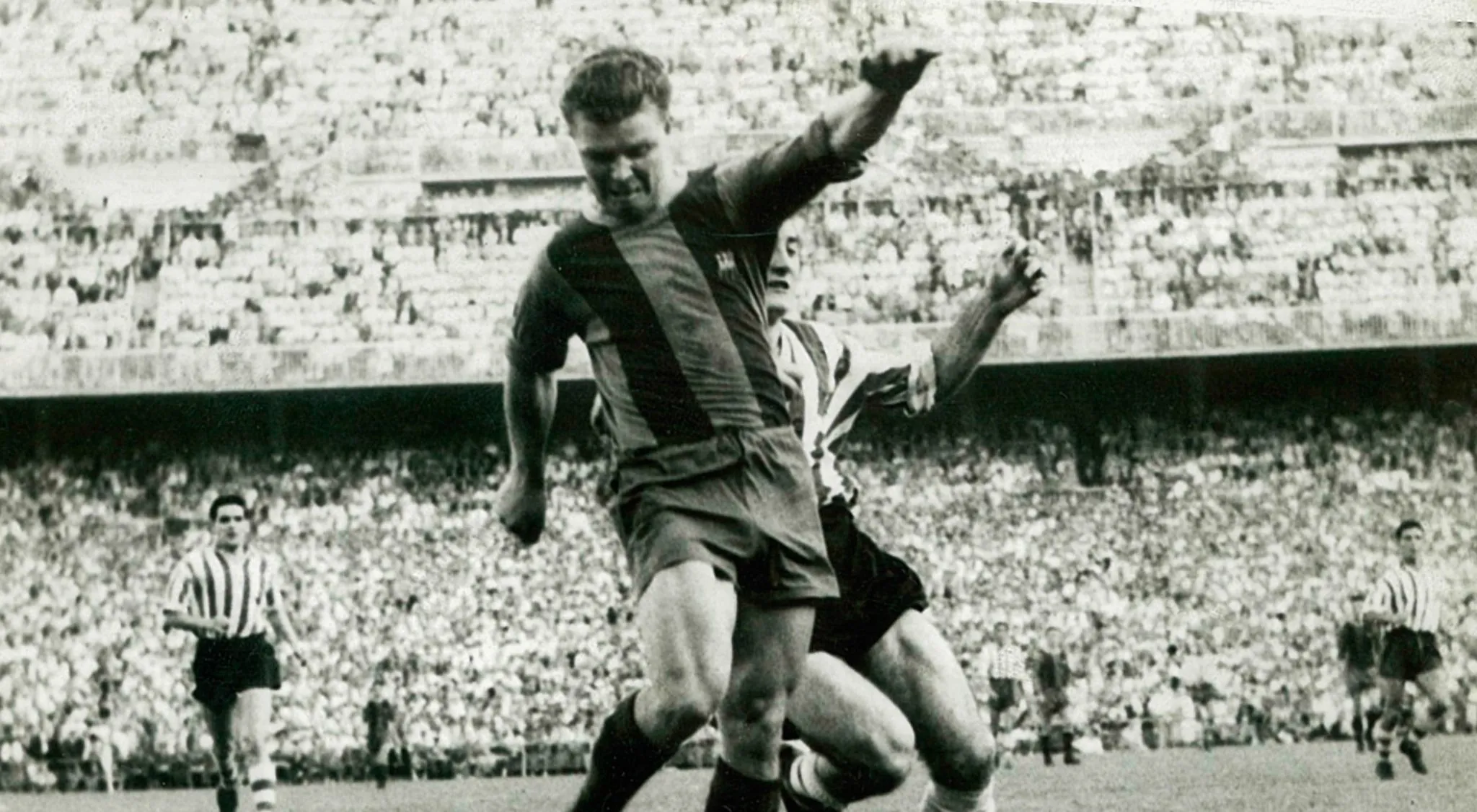 Quando o Real Madrid ajudou lenda do Bar&ccedil;a a passar o Natal com sua m&atilde;e ap&oacute;s 12 anos sem v&ecirc;-la