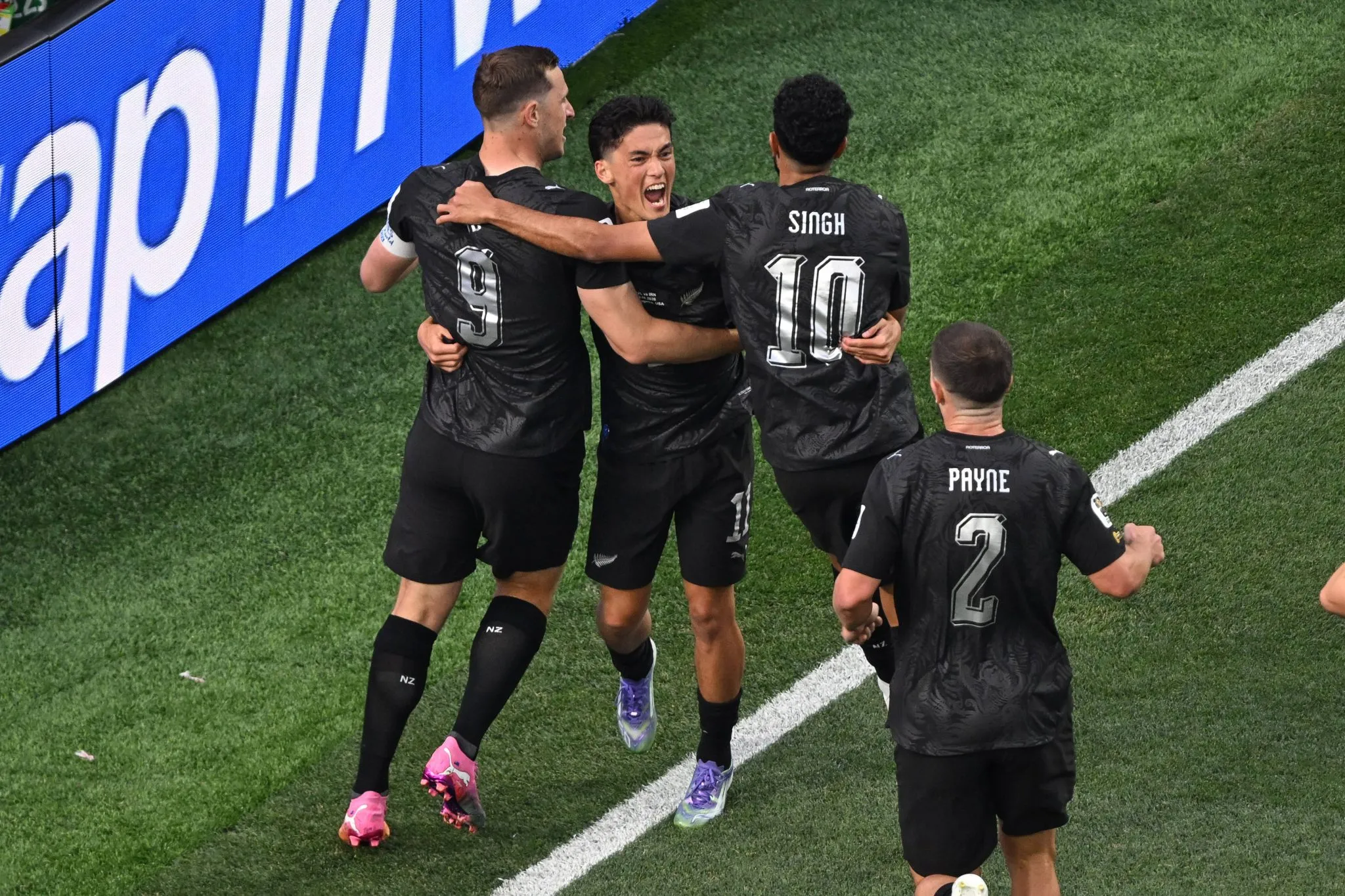 Wood, Just, Singh e Payne celebram gol da Nova Zel&acirc;ndia